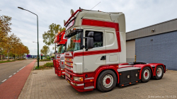 20251019-Tom-Holding-00183